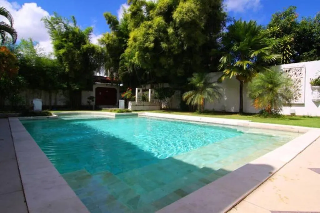 White Moon - Dream 5Br Villa In Legian Close To The Beach Кута