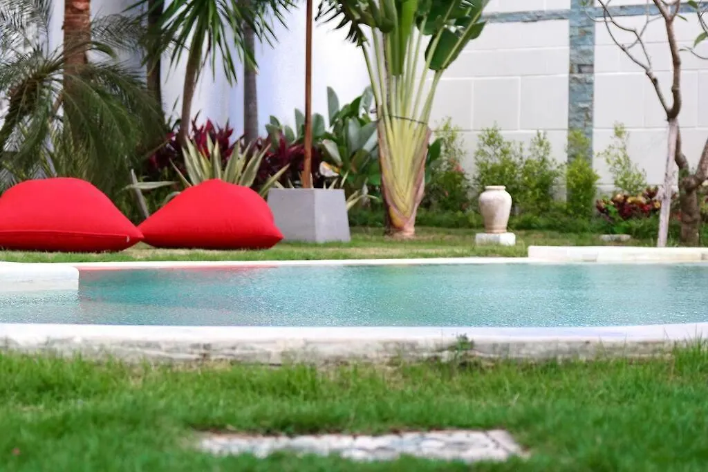 White Moon - Dream 5Br Villa In Legian Close To The Beach Кута