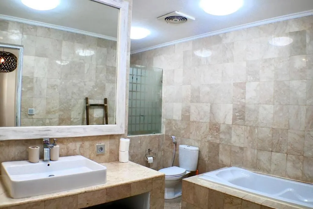 White Moon - Dream 5Br Villa In Legian Close To The Beach Кута 0*,  Индонезия