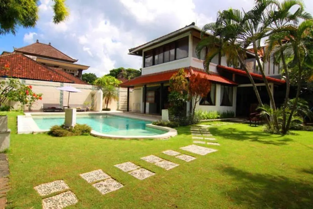White Moon - Dream 5Br Villa In Legian Close To The Beach Кута