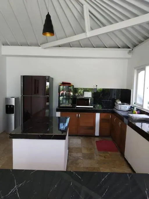 White Moon - Dream 5Br Villa In Legian Close To The Beach Кута