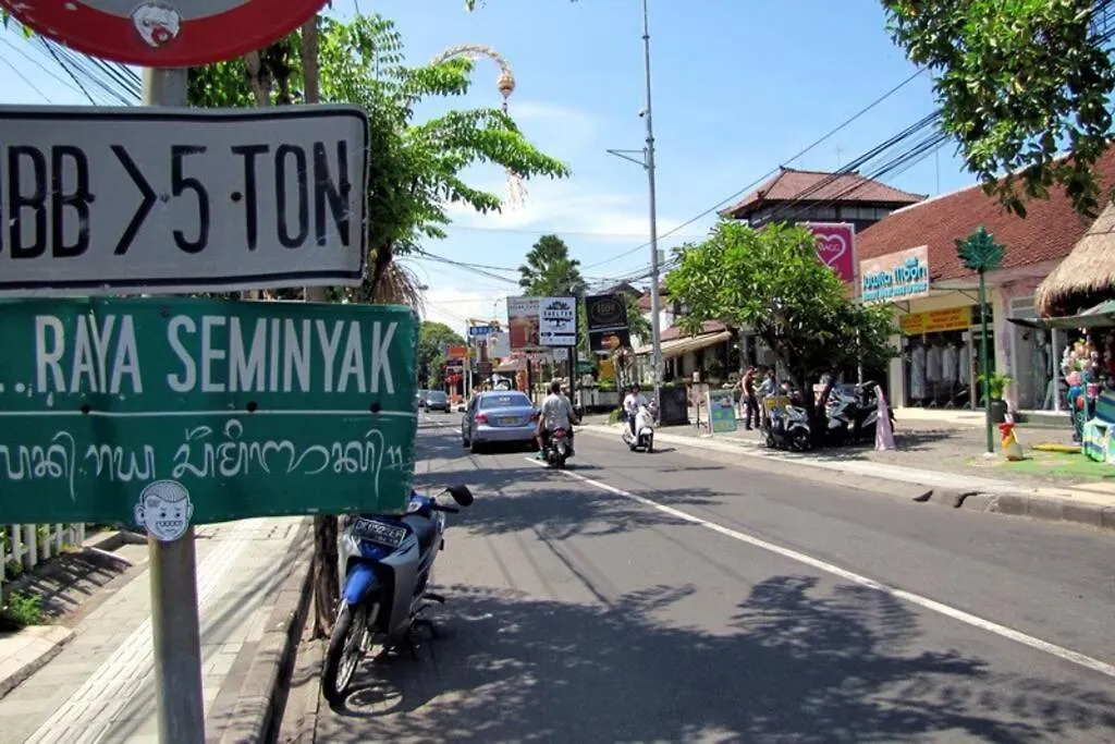 White Moon - Dream 5Br Villa In Legian Close To The Beach Кута