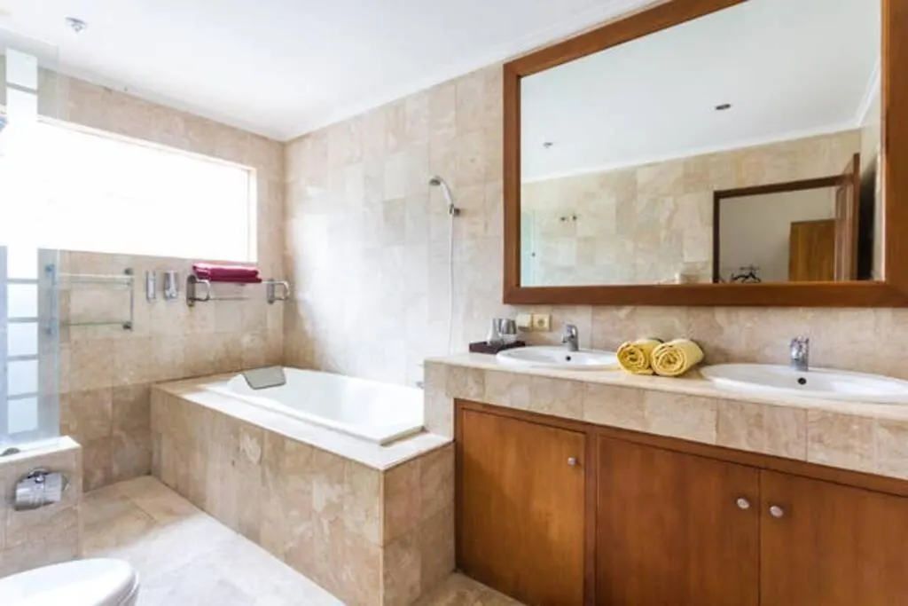 White Moon - Dream 5Br Villa In Legian Close To The Beach Кута