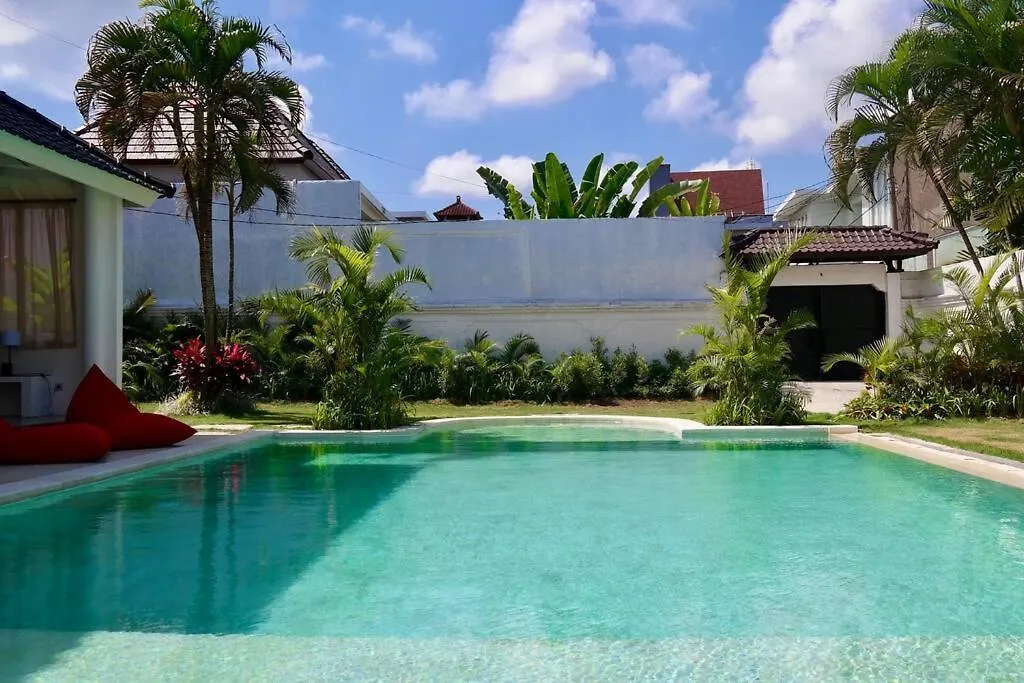 White Moon - Dream 5Br Villa In Legian Close To The Beach Кута